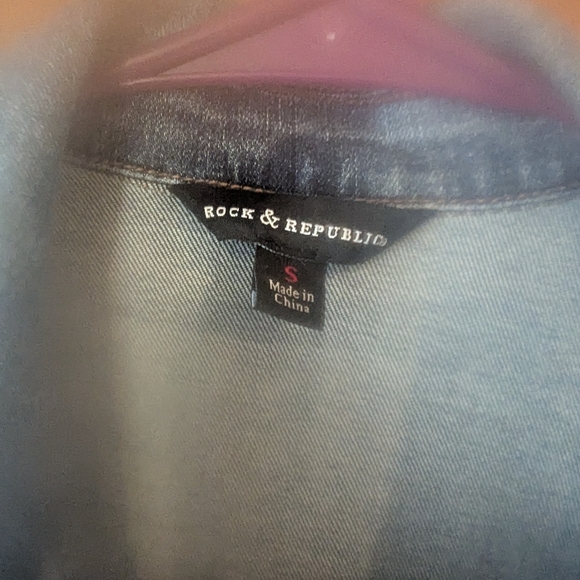 Rock & Republic Gray Denim Jacket for Effortless Style - Picture 4 of 12